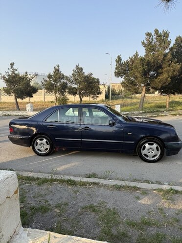 Mercedes E 200-8