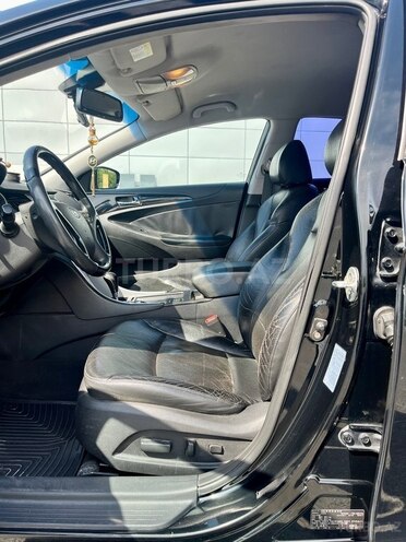 Hyundai Sonata-13