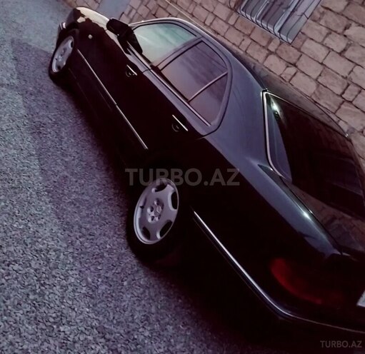 Mercedes E 240-3