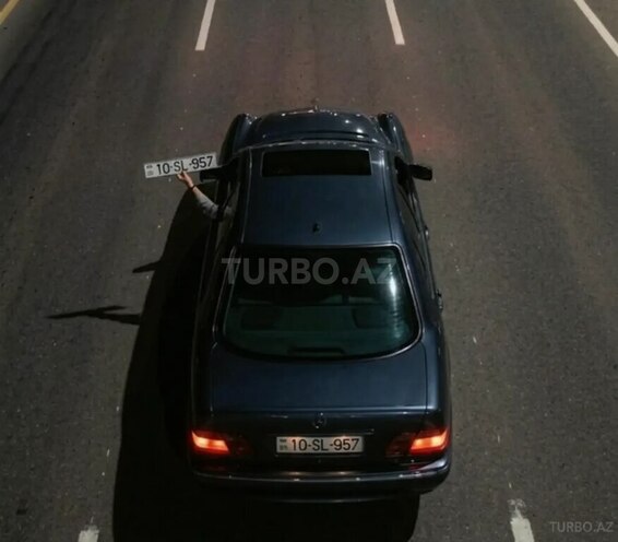 Mercedes E 240-5