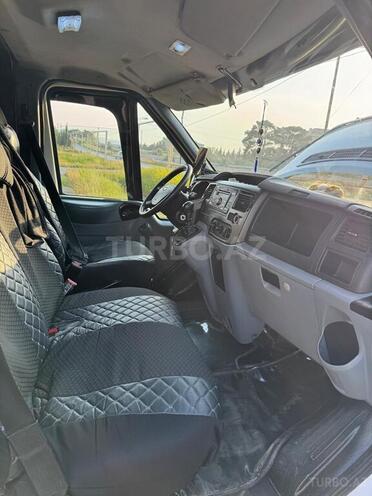 Ford Transit-5