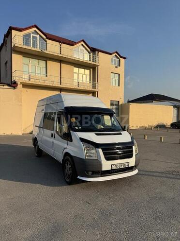 Ford Transit-13