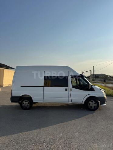 Ford Transit-12