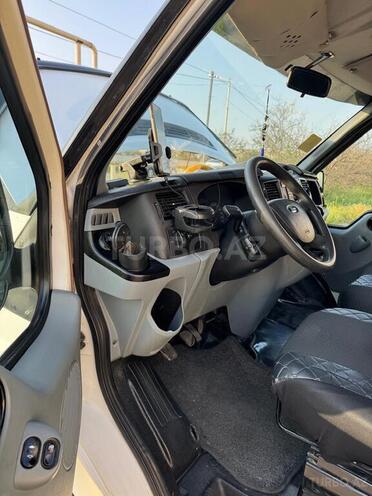 Ford Transit-8