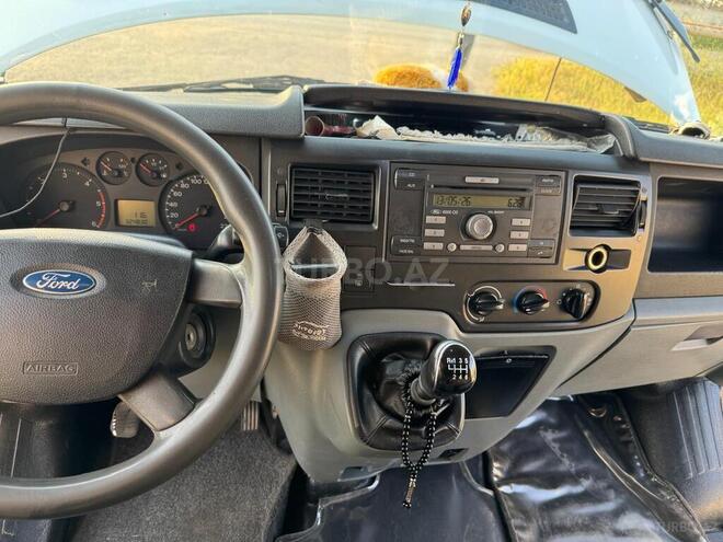 Ford Transit-3