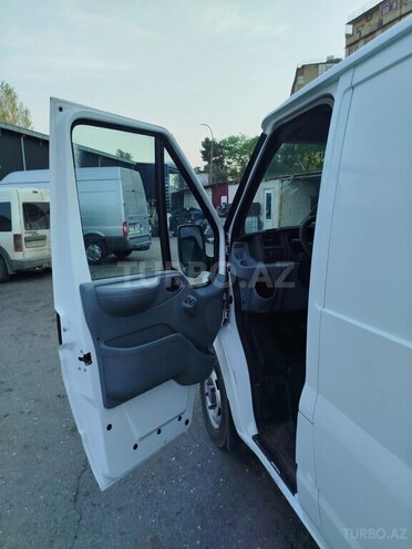 Ford Transit-4