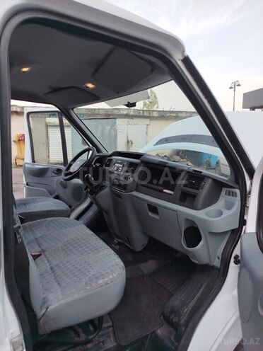 Ford Transit-7