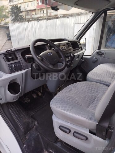 Ford Transit-6