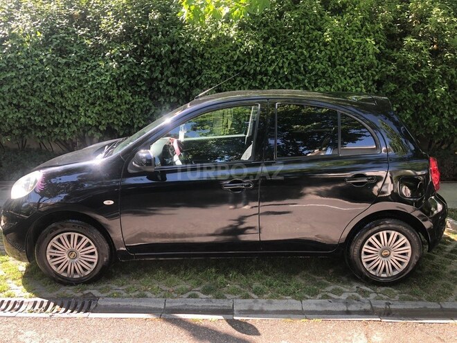 Nissan March-7