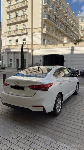 Hyundai Accent-2