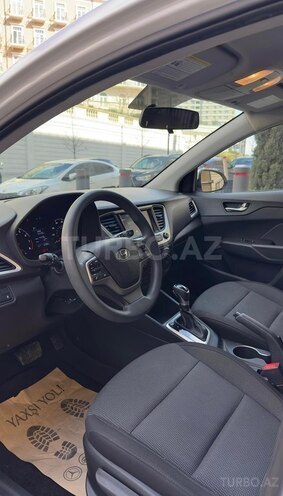 Hyundai Accent-6