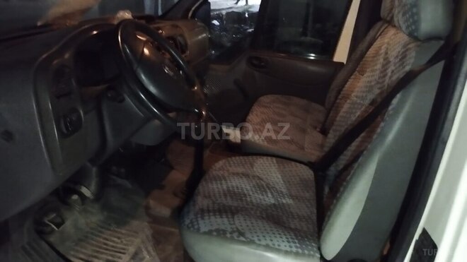Ford Transit-5