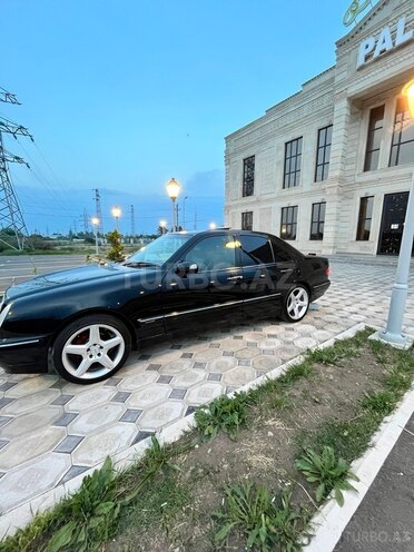 Mercedes E 240-3