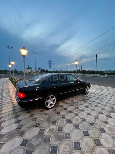 Mercedes E 240-6