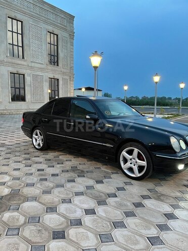 Mercedes E 240-8