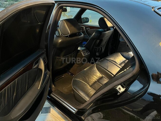 Mercedes E 240-12