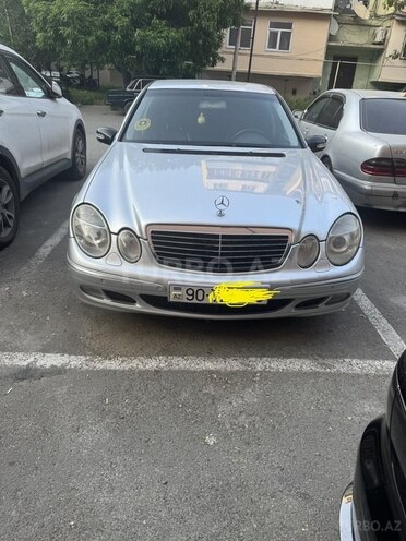 Mercedes E 240-1