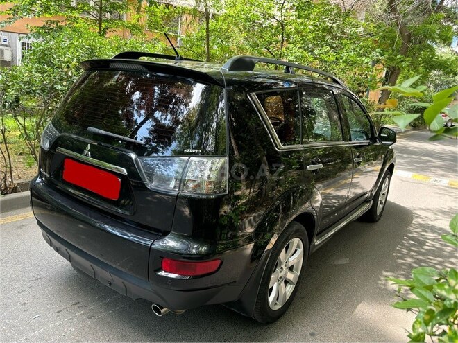 Mitsubishi Outlander-2