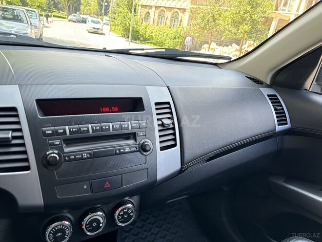 Mitsubishi Outlander-9