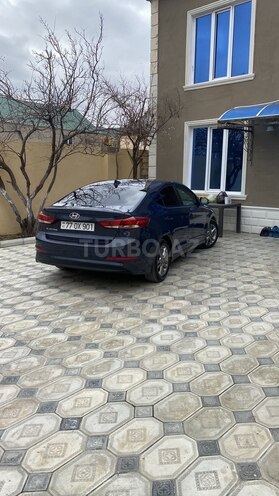 Hyundai Elantra-3