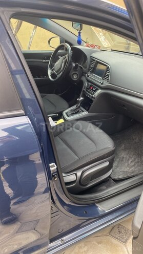 Hyundai Elantra-4