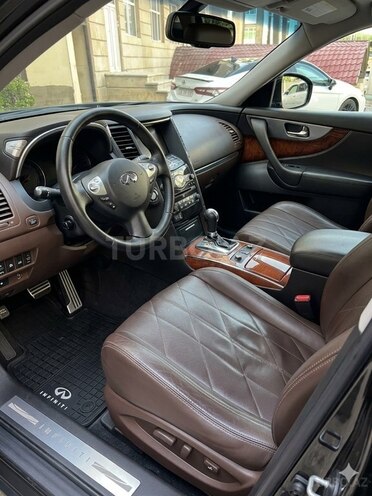 Infiniti FX35-3
