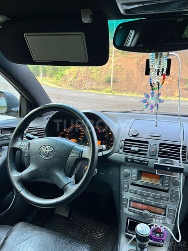 Toyota Avensis-9