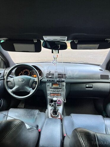 Toyota Avensis-10