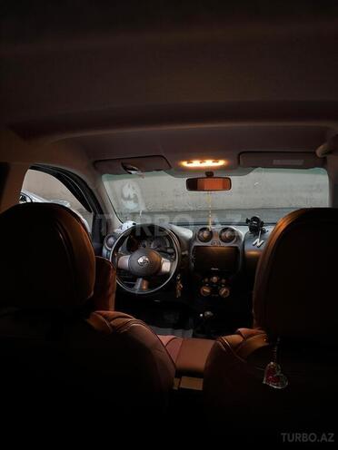 Nissan March-11