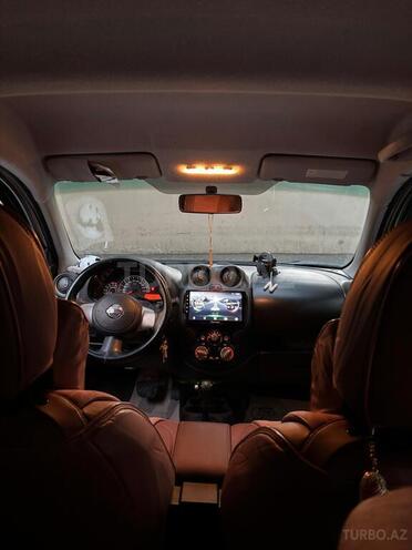 Nissan March-12