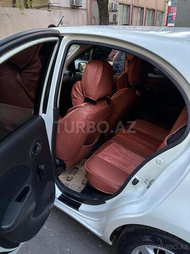 Nissan March-10