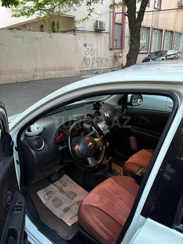 Nissan March-5