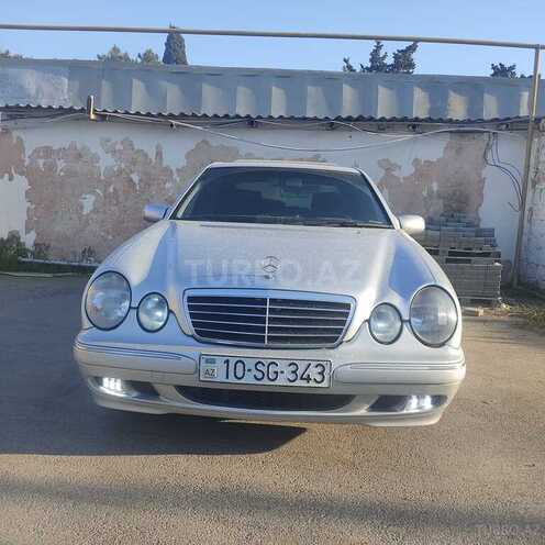 Mercedes E 240-1