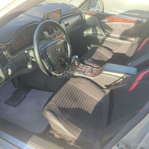 Mercedes E 240-2