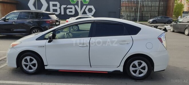 Toyota Prius-5