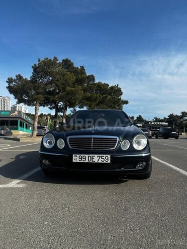 Mercedes E 240-1