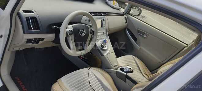 Toyota Prius-8
