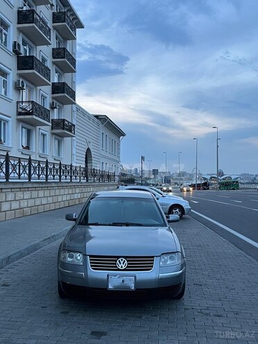 Volkswagen Passat-1