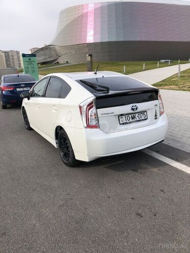 Toyota Prius-3