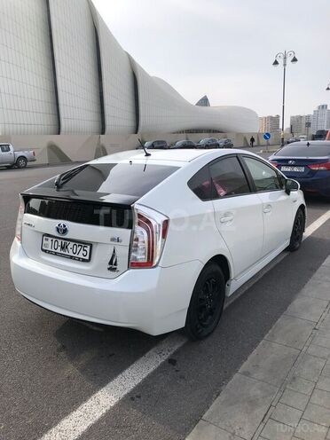 Toyota Prius-4