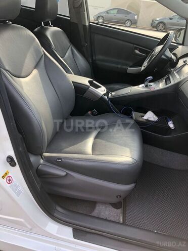 Toyota Prius-7