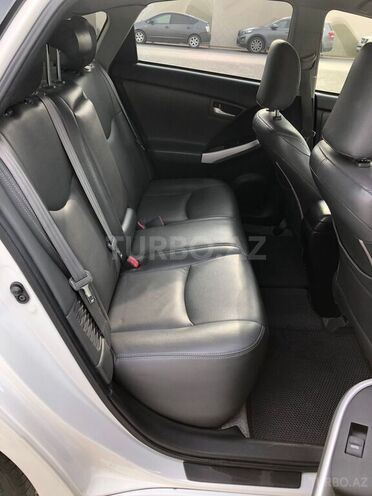 Toyota Prius-8
