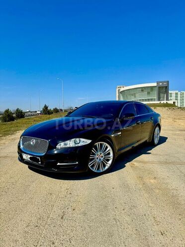 Jaguar XJ-8