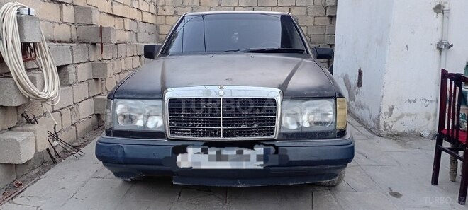Mercedes 200 D-1