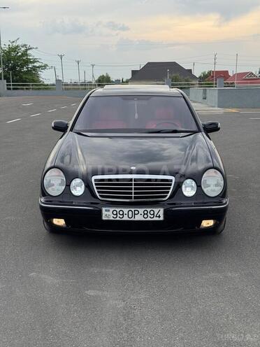 Mercedes E 240-1