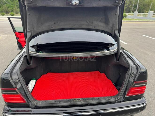 Mercedes E 240-13