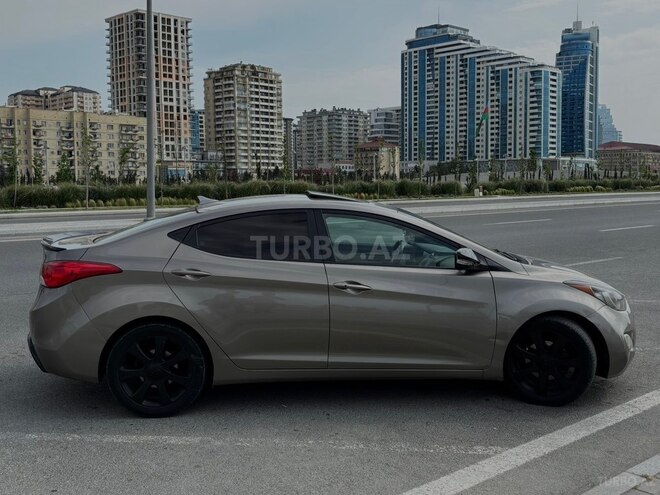 Hyundai Elantra-5