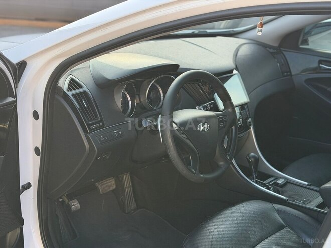 Hyundai Sonata-11