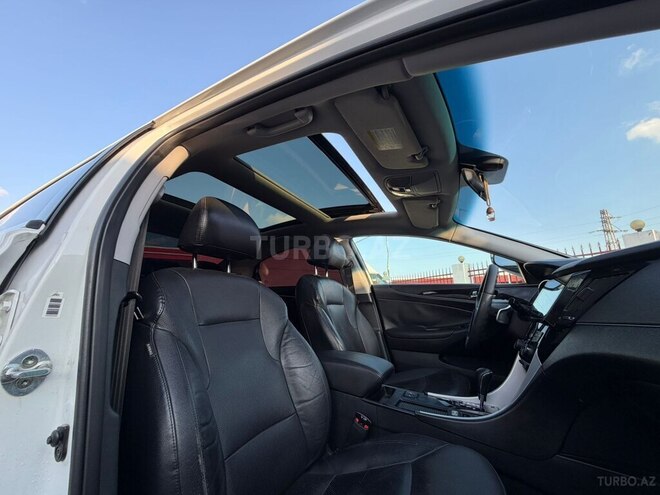 Hyundai Sonata-12