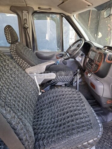 Ford Transit-4